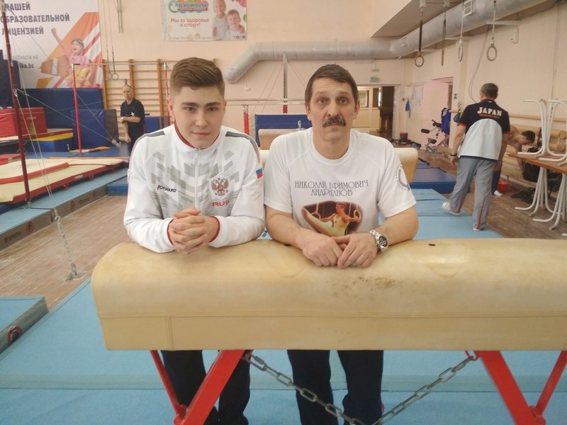 Чемпион России по спортивной гимнастике Александр Карцев из Владимира: "На гимнастику меня отдали так, походить годик"