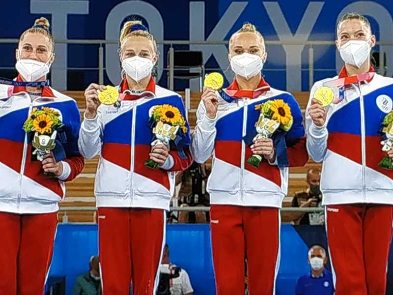 Российских гимнастов торжественно встретили в Шереметьево