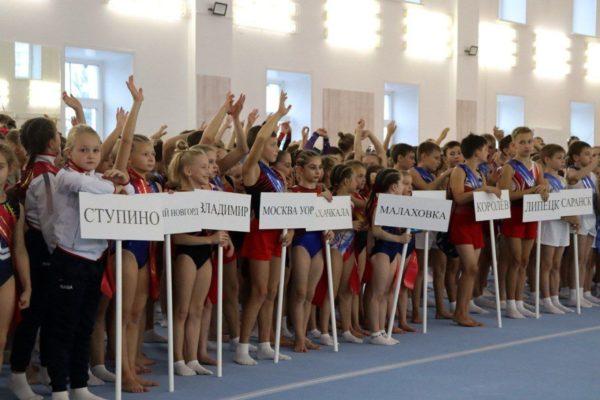 В Костроме более 200 гимнастов соревнуются в мастерстве