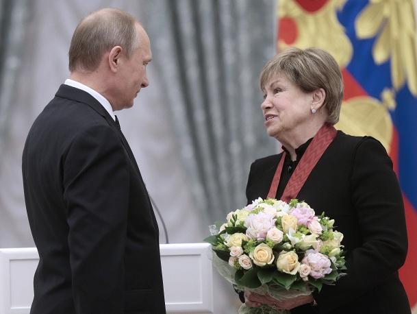 Путин наградил чемпионку Игр Латынину орденом "За заслуги перед Отечеством" I степени