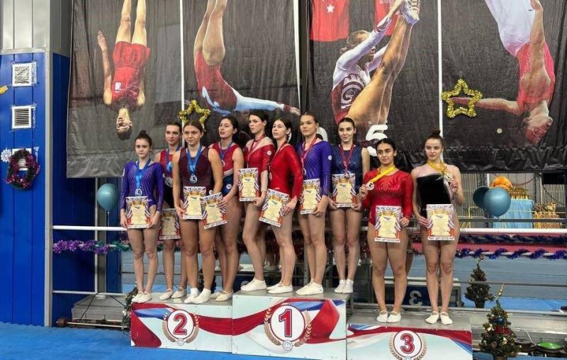 Батутистки Таганрога стали чемпионками области